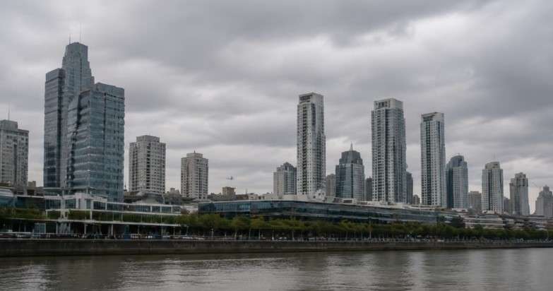 Lunes gris en Buenos Aires: el sol seguirá ausente y el cielo permanecerá cubierto