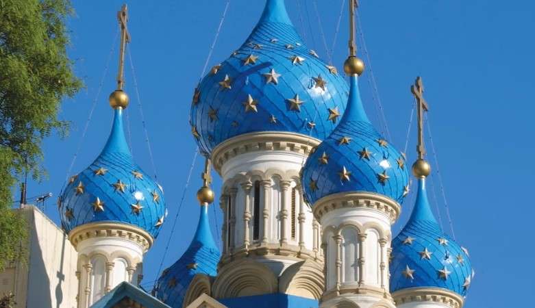 La iglesia de las cúpulas azules que convirtió a San Telmo en un rincón de la arquitectura rusa