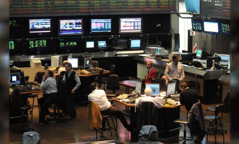 Nueva jornada negativa para los activos argentinos: cayeron las acciones en Wall Street y el riesgo país quedó al borde de los 450 punt
