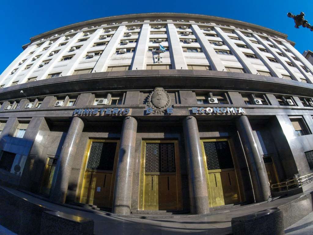 El Tesoro y el Banco Central realizaron un nuevo canje de títulos en dólares