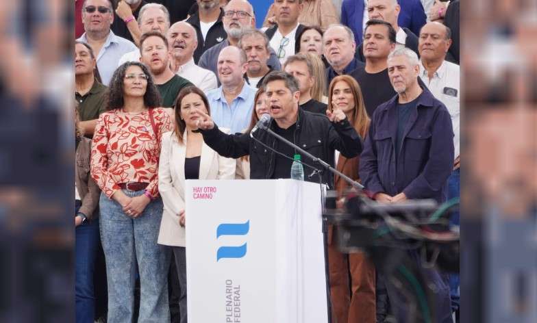 Kicillof encabezó en Avellaneda el encuentro nacional del Movimiento Derecho al Futuro