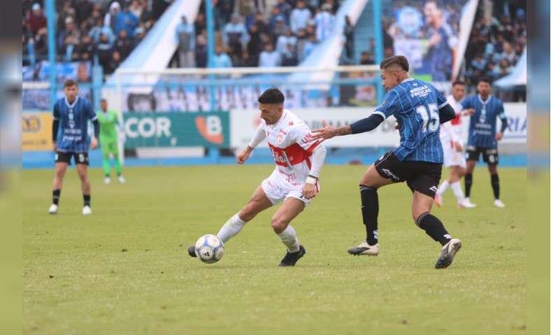 Morón ganó en Córdoba y volvió a la cima de la Primera Nacional