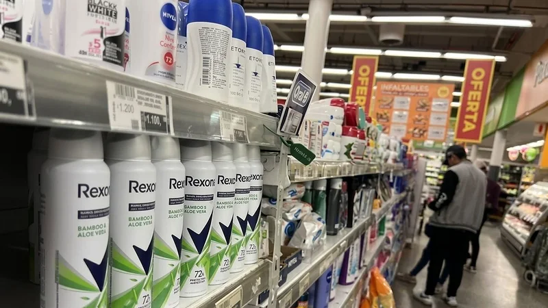 El consumo volvió a caer en agosto: supermercados y mayoristas acumulan meses de retroceso