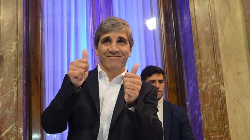 Caputo redireccionó US$ 2.156 millones de préstamos internacionales para cubrir el agujero financiero