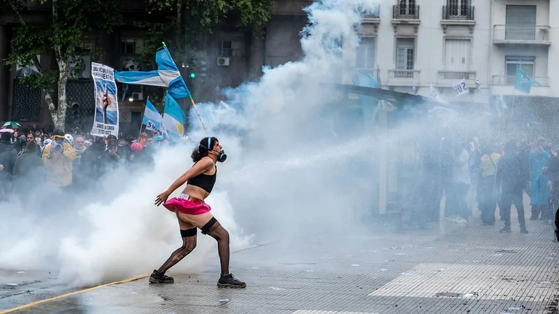 La sesión por el DNU de Milei fracasó por falta de quórum y la Marcha Federal Universitaria terminó con represión