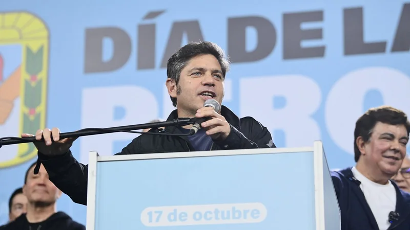 Kicillof encabezó el acto por el Día de la Lealtad y llamó a construir una alternativa para 2027