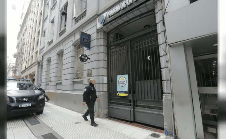 Motín en una alcaidía del microcentro porteño: liberaron a los policías tomados de rehenes y trasladarán a los detenidos