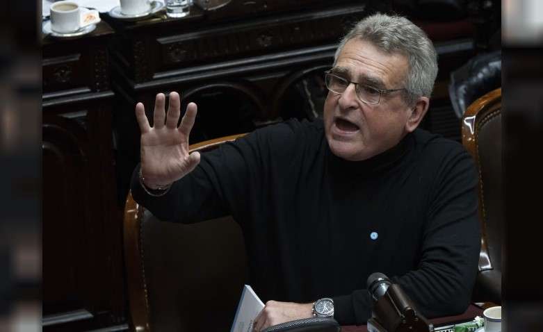 Rossi cuestionó el plan de Milei para otorgar la ciudadanía argentina a cambio de inversiones